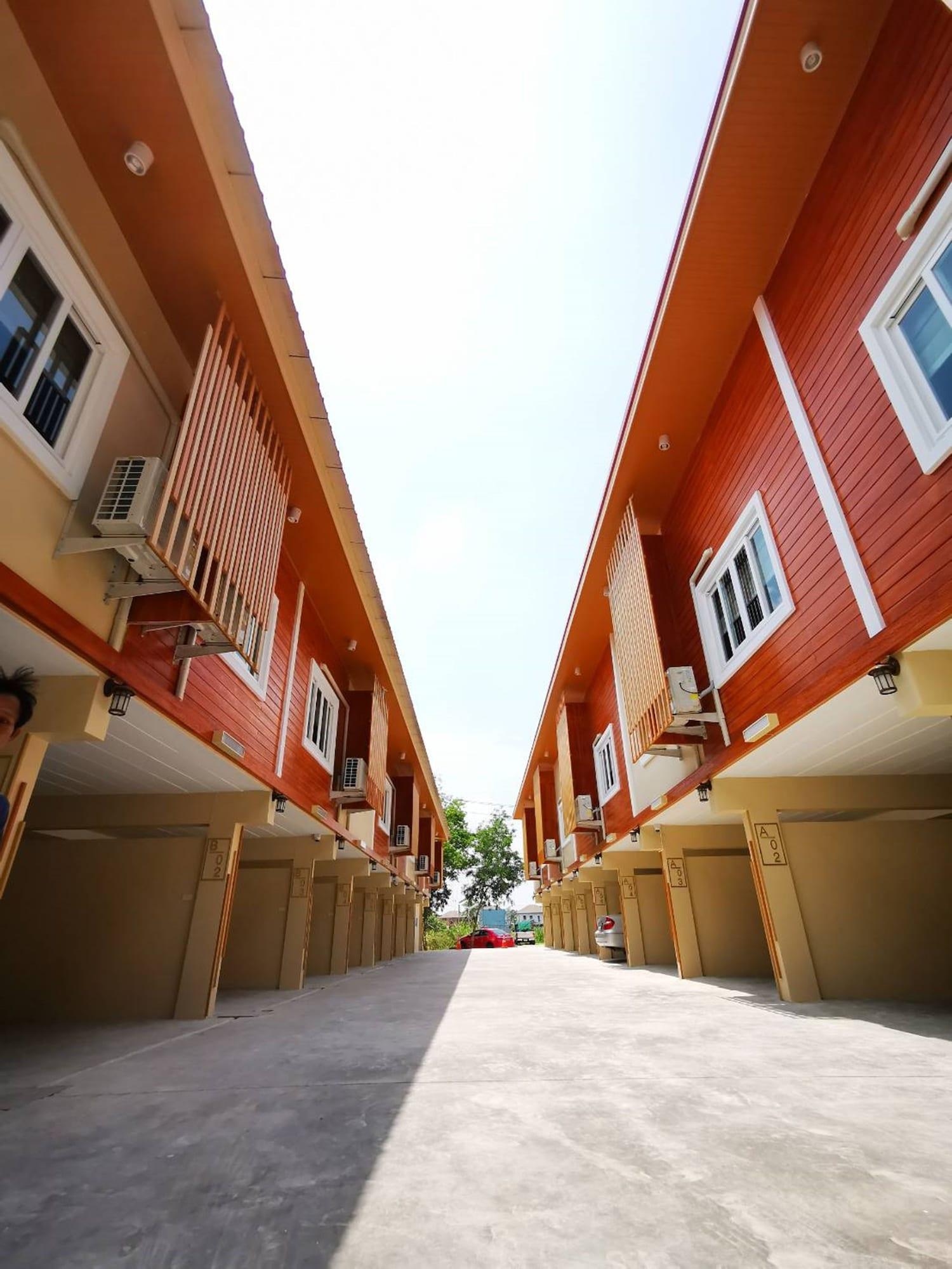 Triple Trees Hotel Pathum Thani Exterior photo