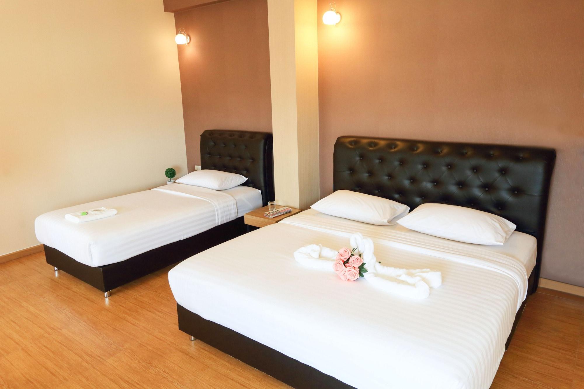 Triple Trees Hotel Pathum Thani Exterior photo