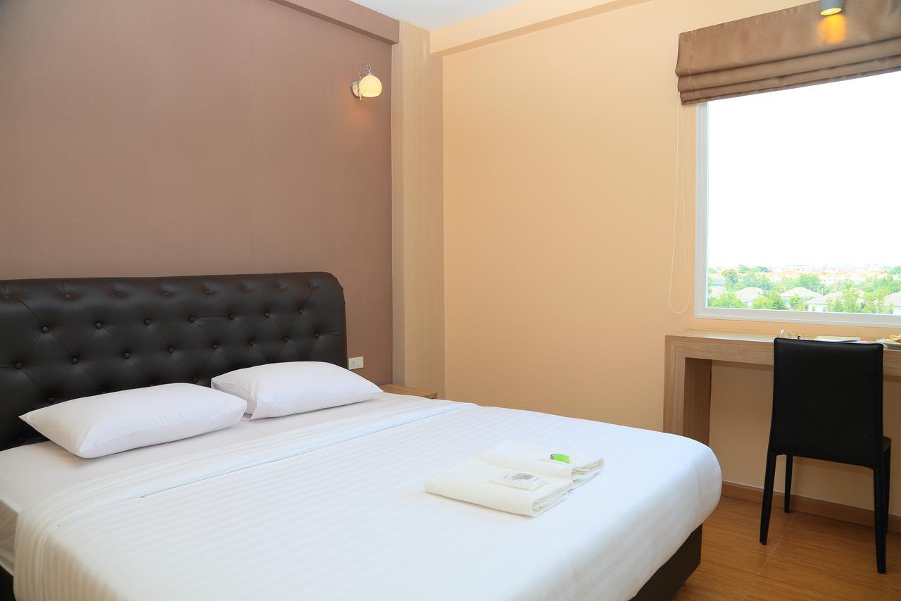 Triple Trees Hotel Pathum Thani Exterior photo